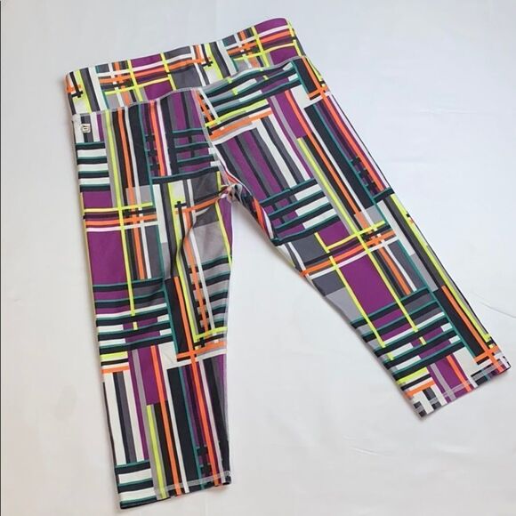 Fabletics Mid-Rise Powerhold® Crop Pant Leggings M - Picture 3 of 10